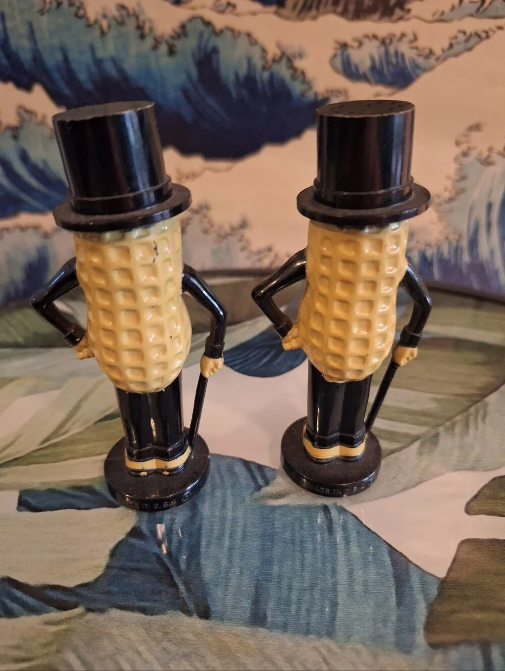 Planters Mr. Peanut Salt & Pepper Shaker Set in Yellow and Black